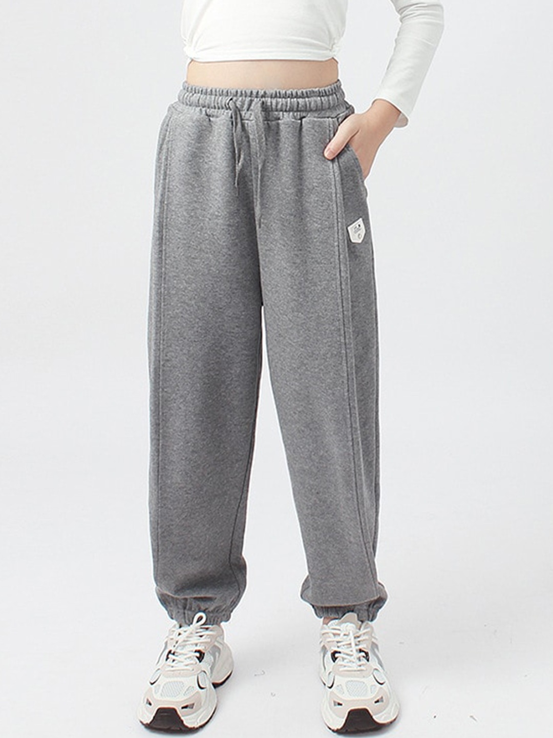 

StyleCast Girls Mid-Rise Slim Fit Easy Wash Joggers, Grey