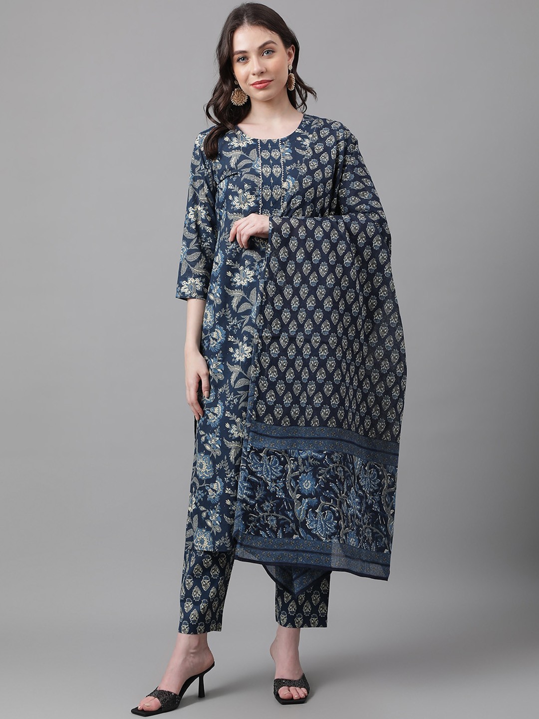 

Neemiya Floral Printed Pure Cotton Staright Kurta With Trousers, Blue