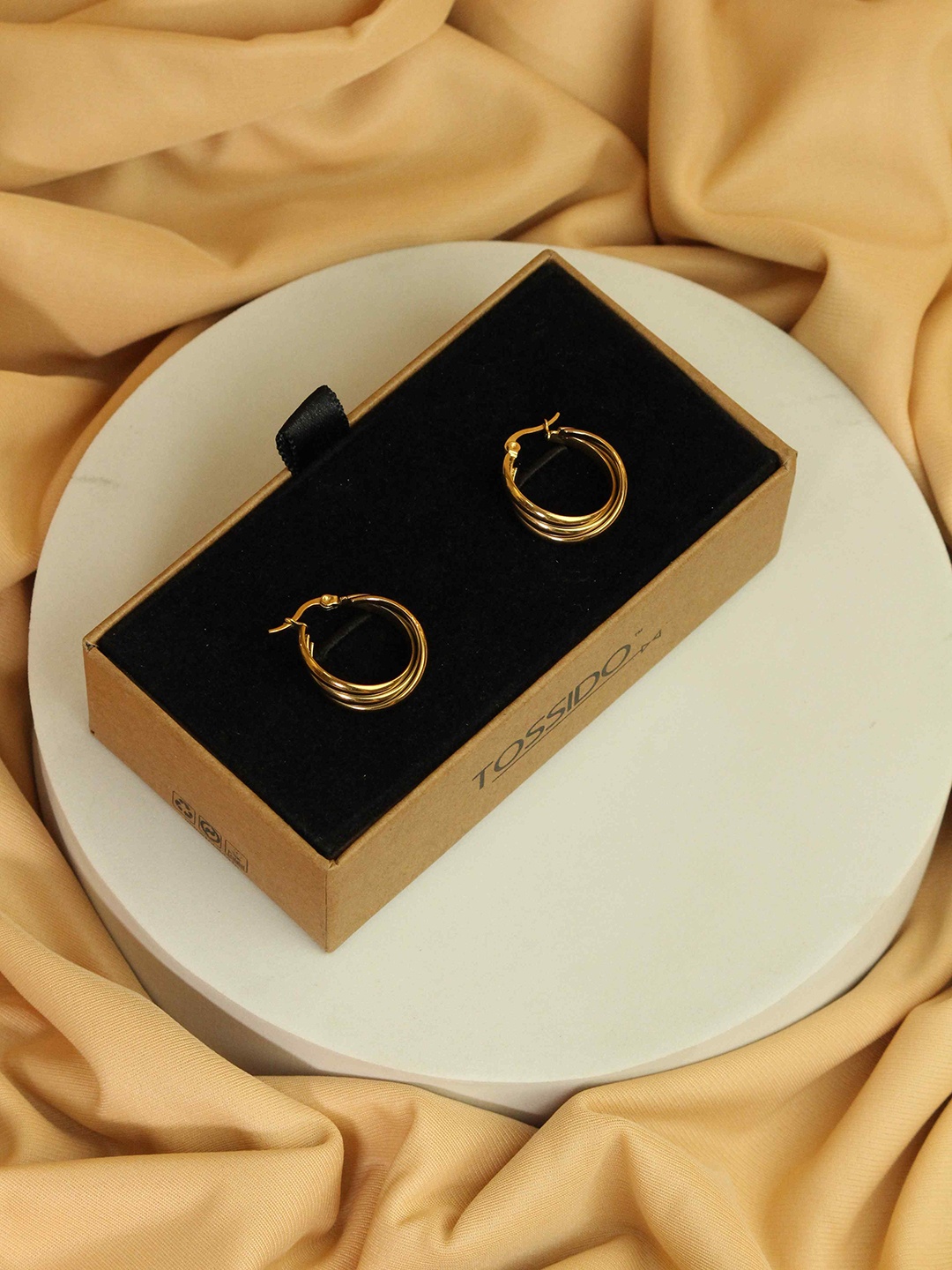 

Tossido Gold-Toned Contemporary Hoop Earrings