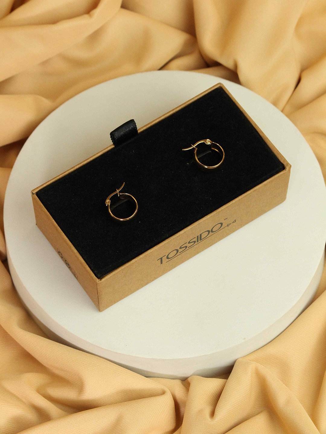 

Tossido Contemporary Hoop Earrings, Gold