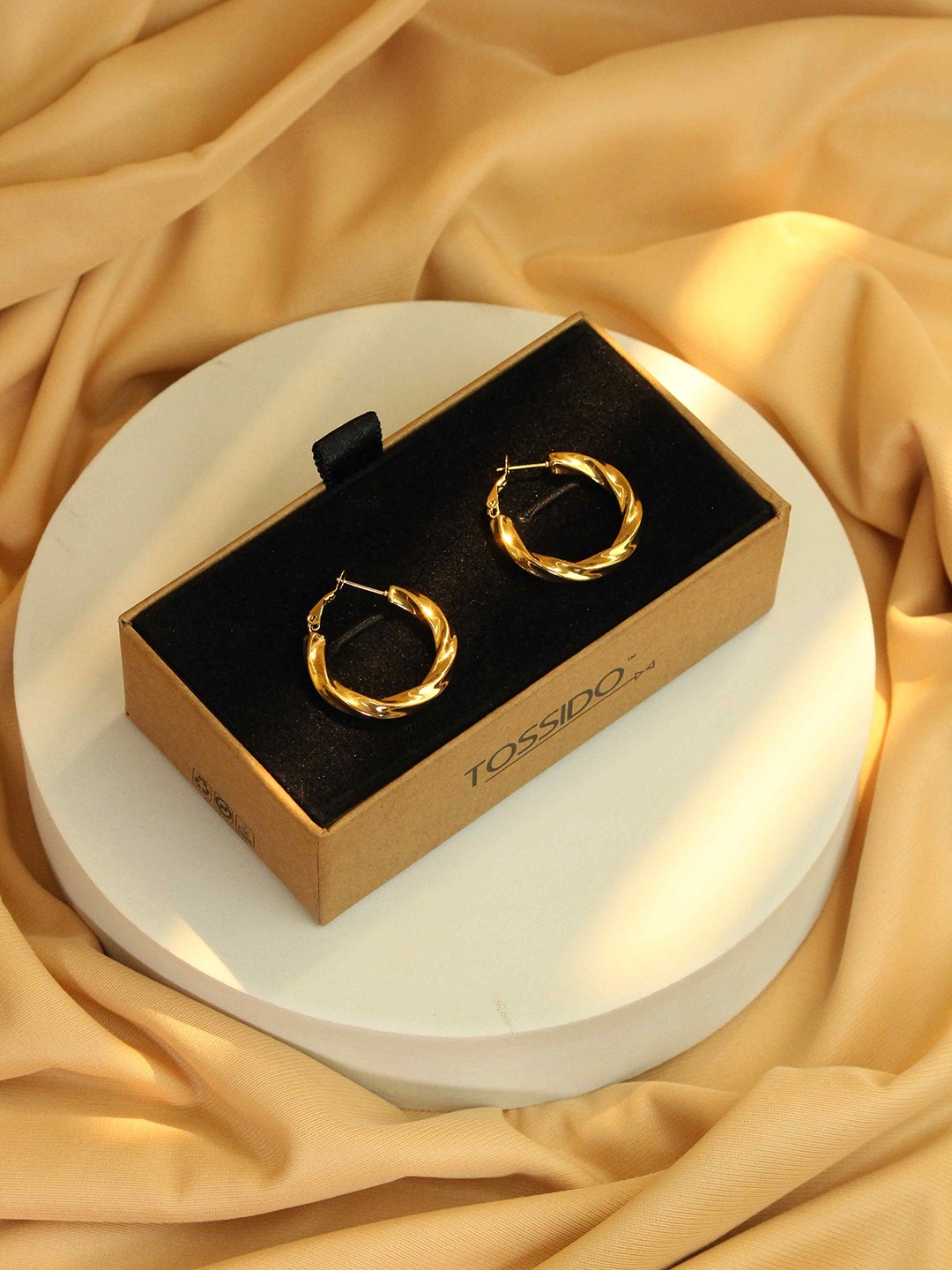 

Tossido Circular Hoop Earrings, Gold