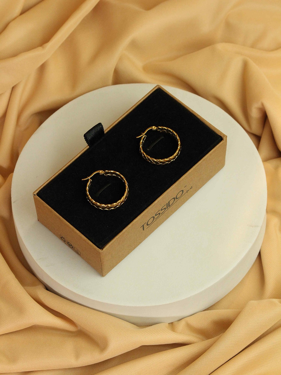 

Tossido Contemporary Hoop Earrings, Gold