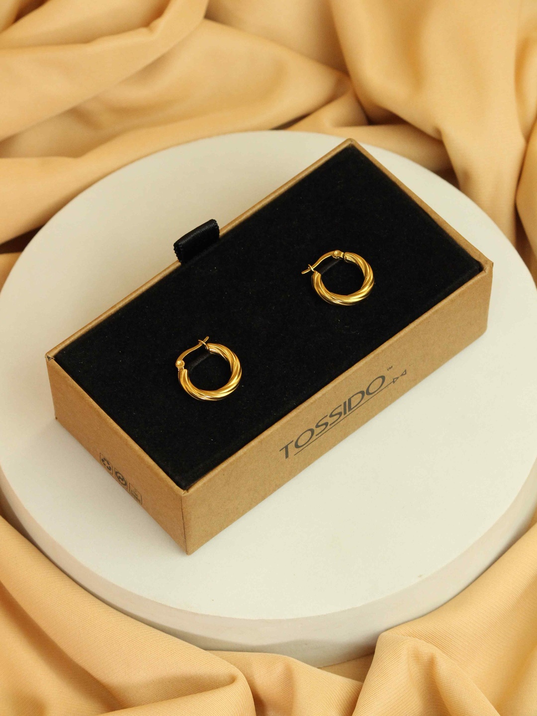 

Tossido Contemporary Hoop Earrings, Gold