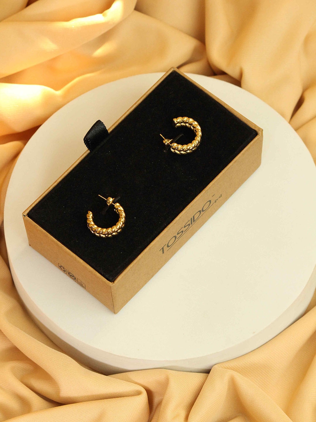

Tossido Contemporary Half Hoop Earrings, Gold