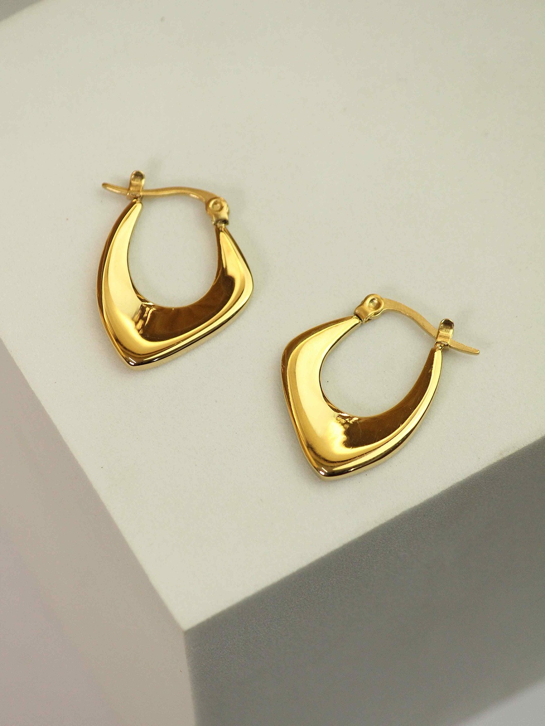 

Tossido Gold-Toned Contemporary Hoop Earrings