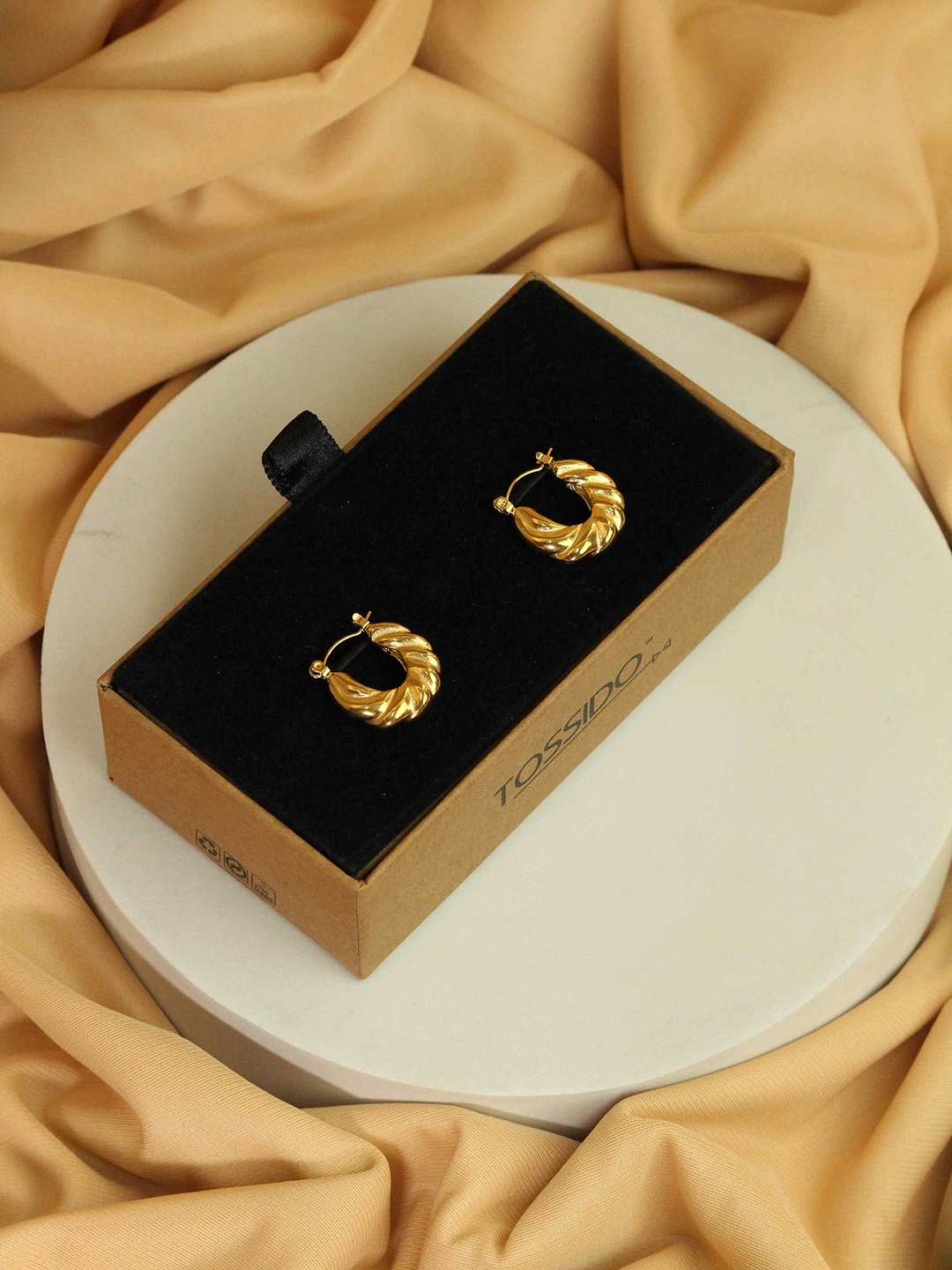 

Tossido Contemporary Hoop Earrings, Gold