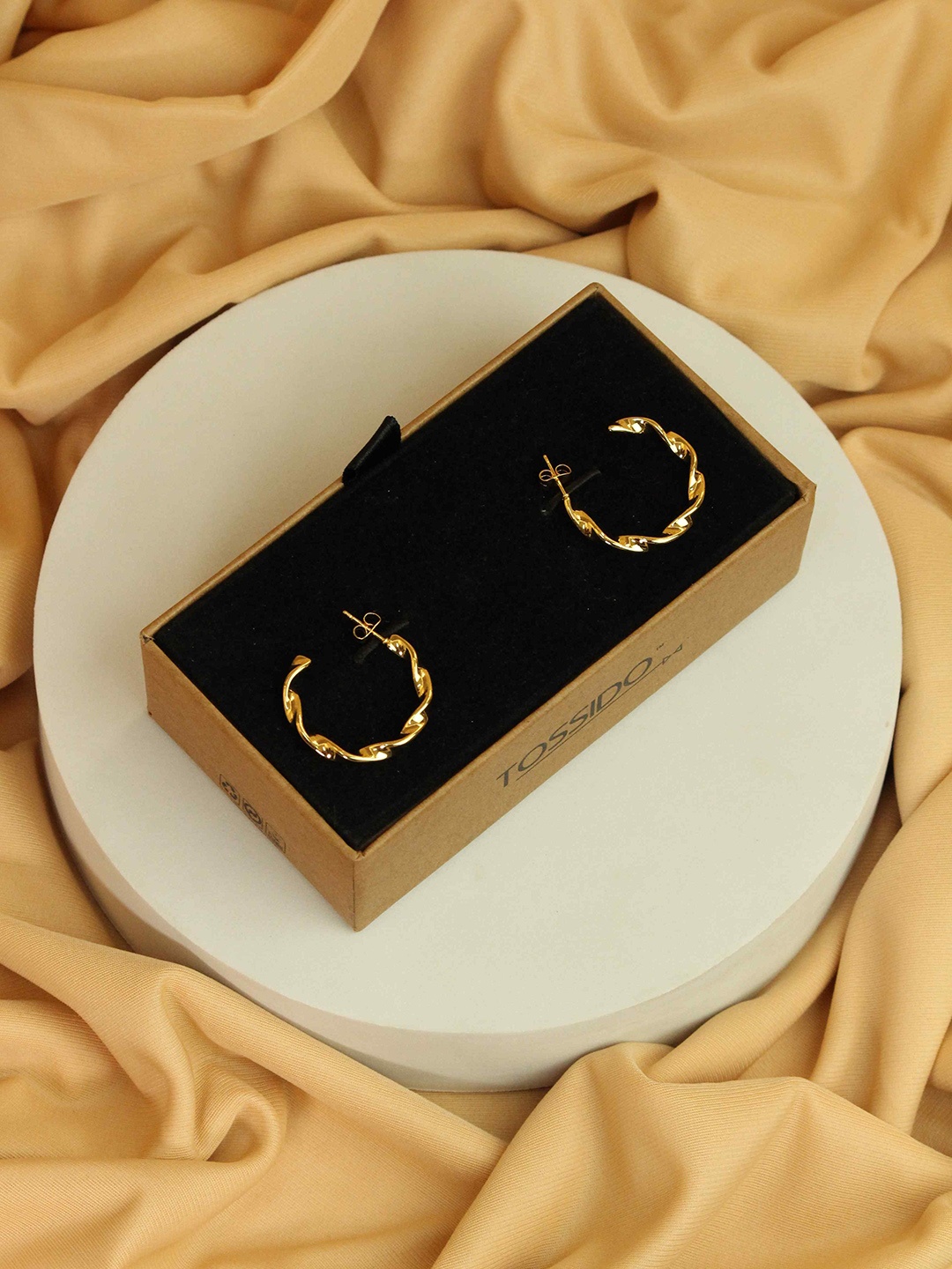 

Tossido Contemporary Half Hoop Earrings, Gold