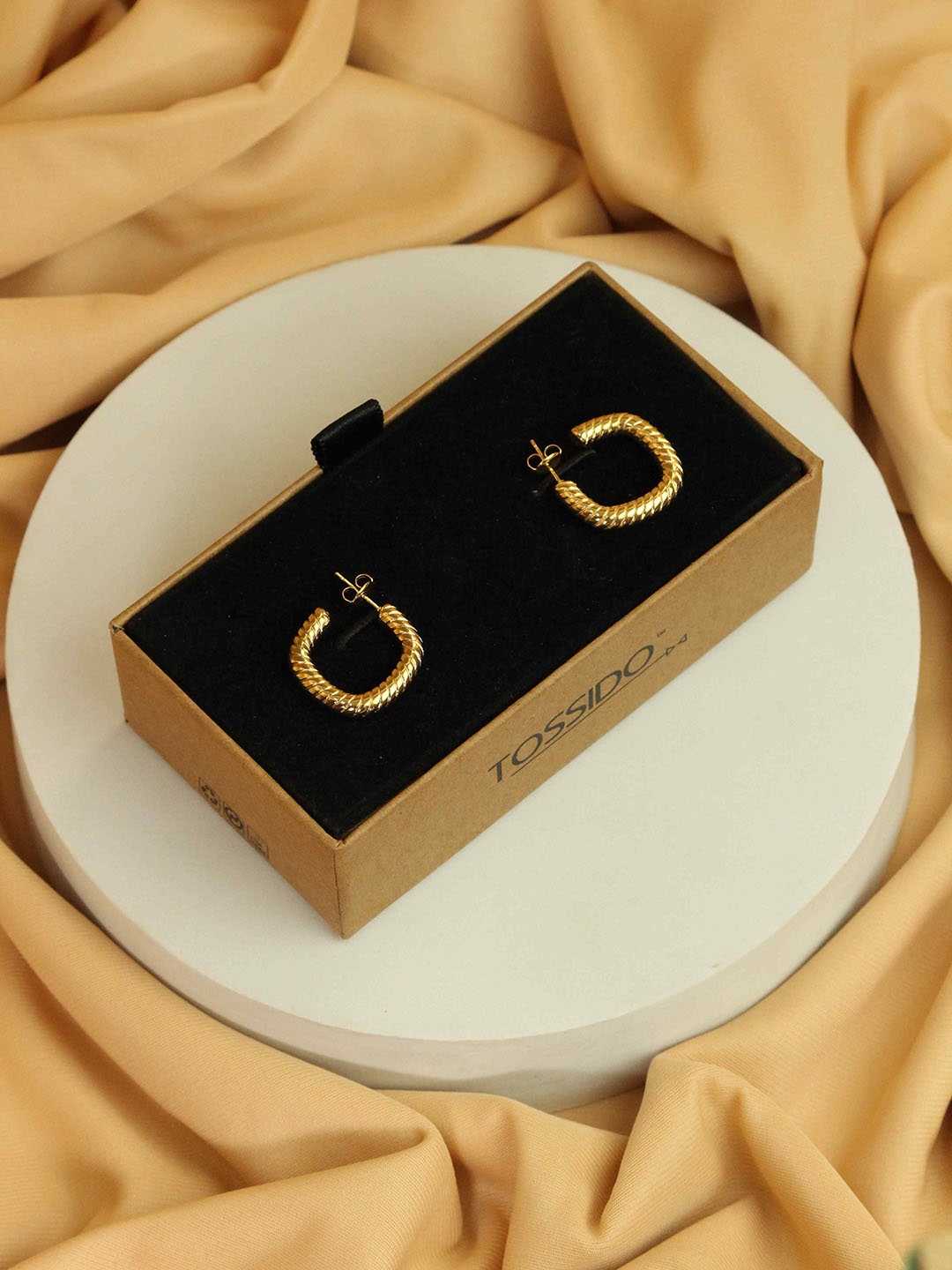 

Tossido Contemporary Half Hoop Earrings, Gold