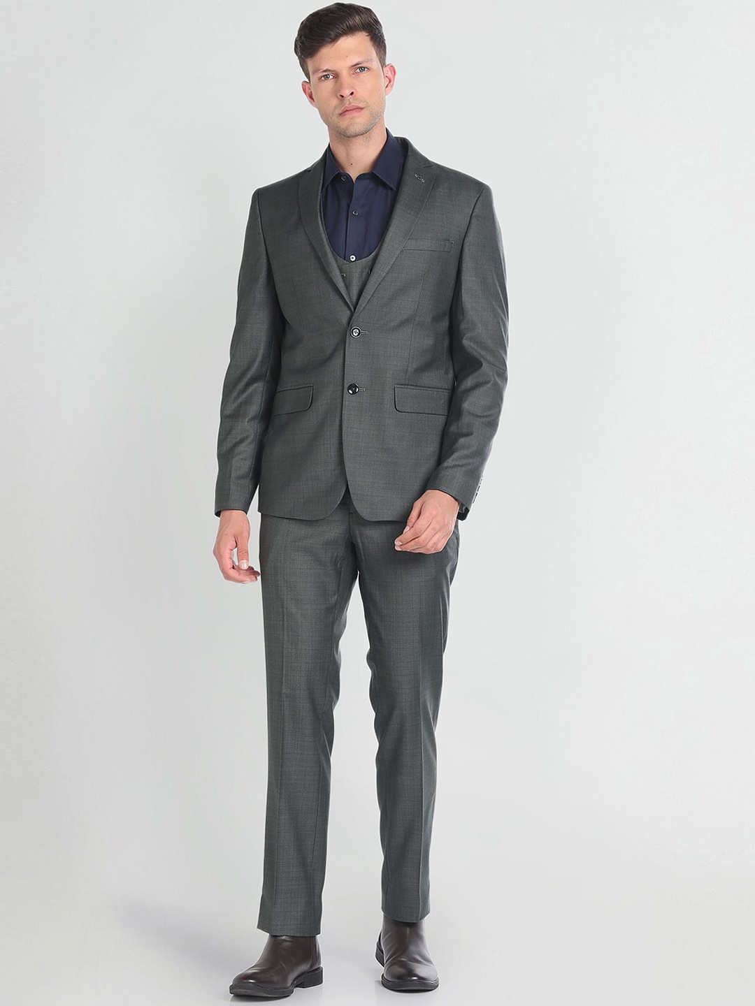

Arrow Single-Breasted Three-Piece Formal Suit, Green