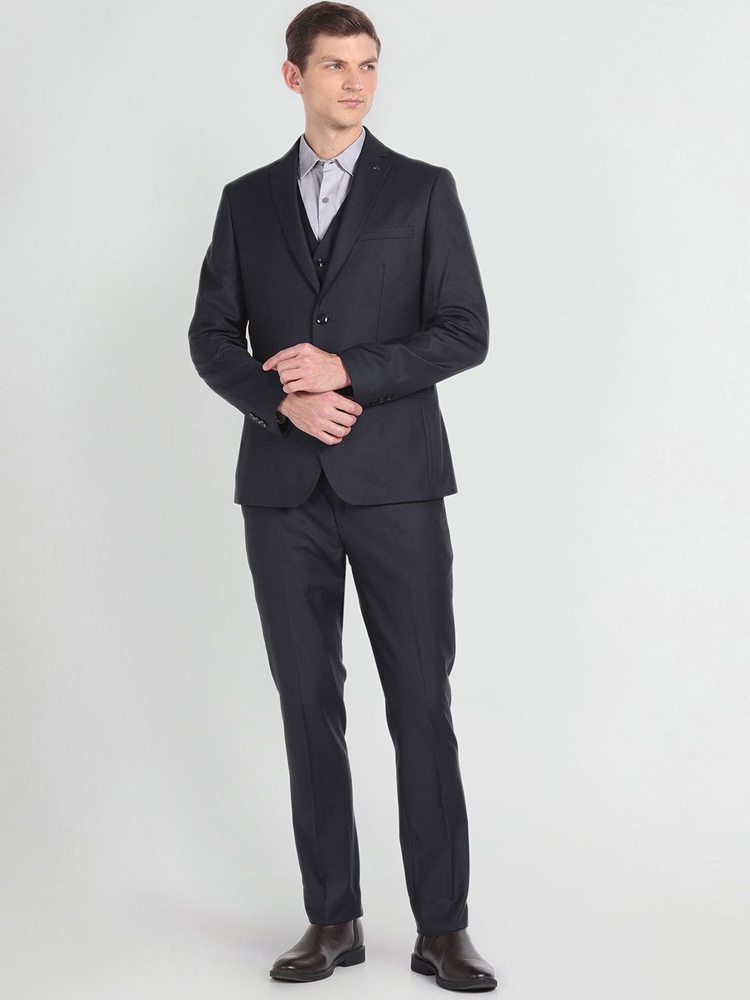 

Arrow Single-Breasted Three-Piece Formal Suit, Blue