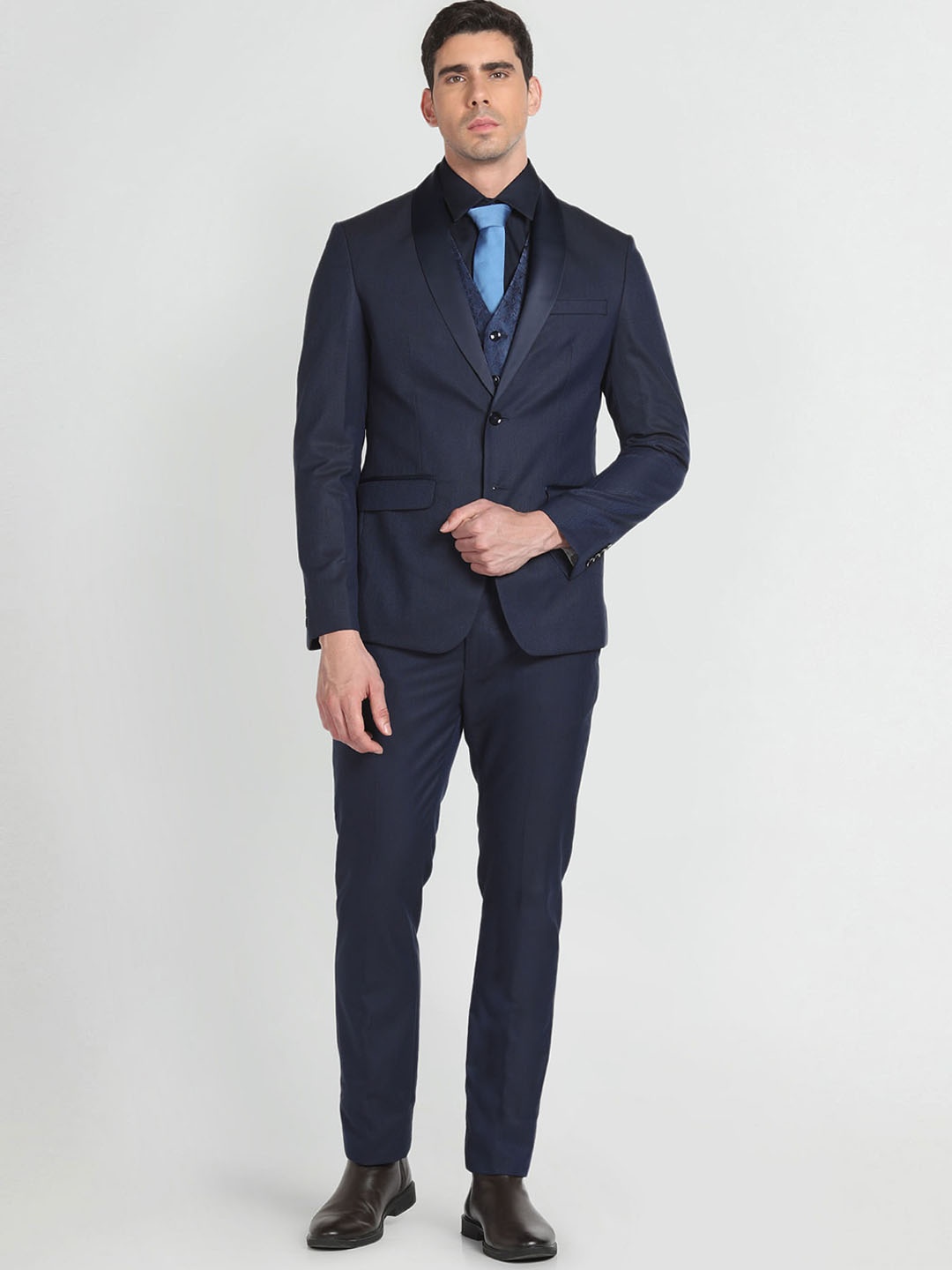 

Arrow Notched Lapel Single-Breasted Three-Piece Formal Suit, Blue