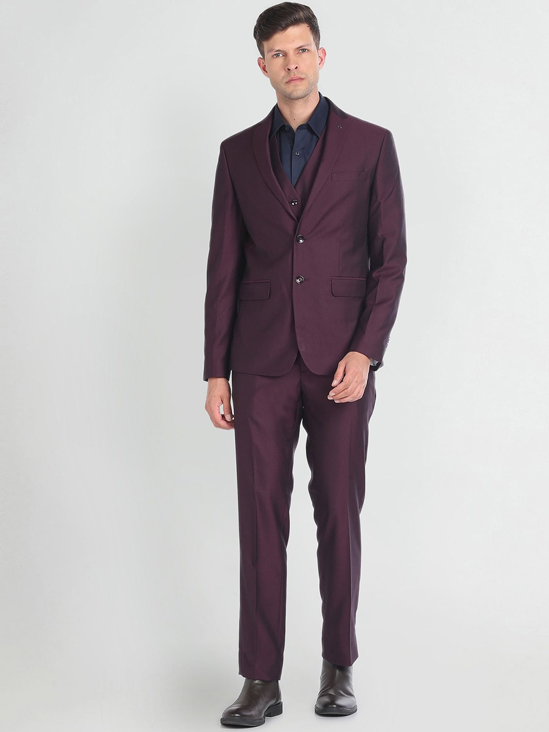 

Arrow Single-Breasted Three-Piece Reversible Formal Suit, Maroon