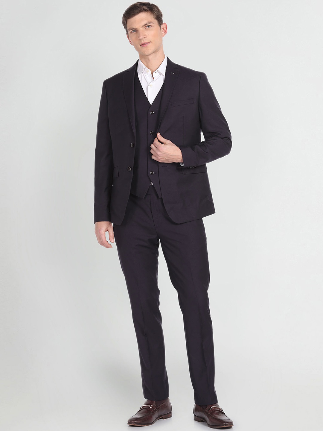 

Arrow Self Design Tailored-Fit Single-Breasted Three-Piece Formal Suit, Purple