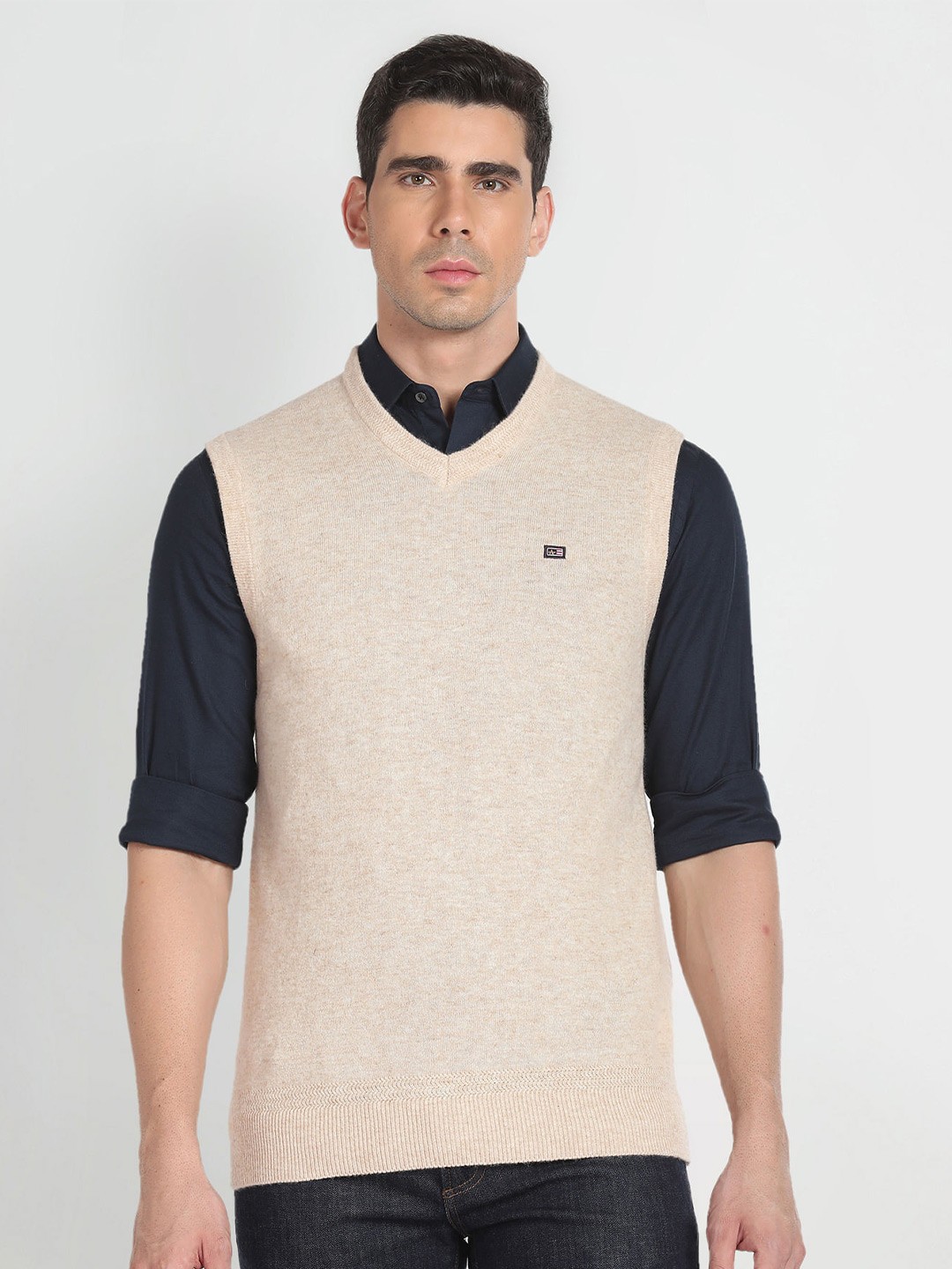 

Arrow Sport V-Neck Sleeveless Sweater Vest, Off white