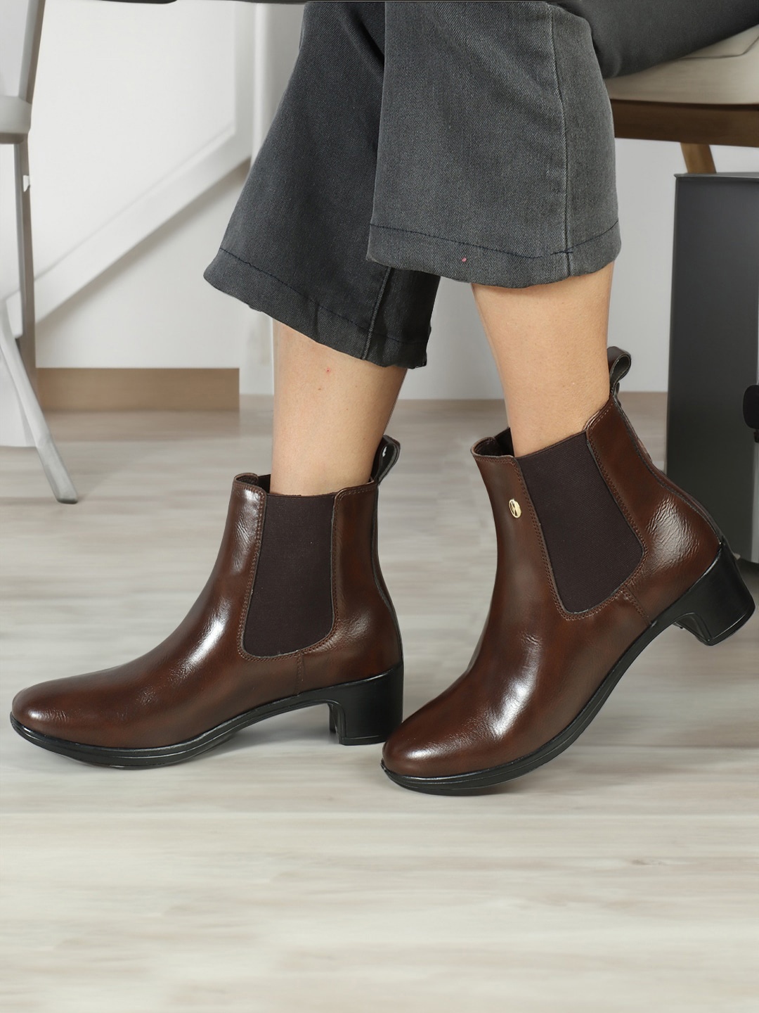 

ELLE Women Block-Heeled Leather Mid-Top Chelsea Boots, Brown