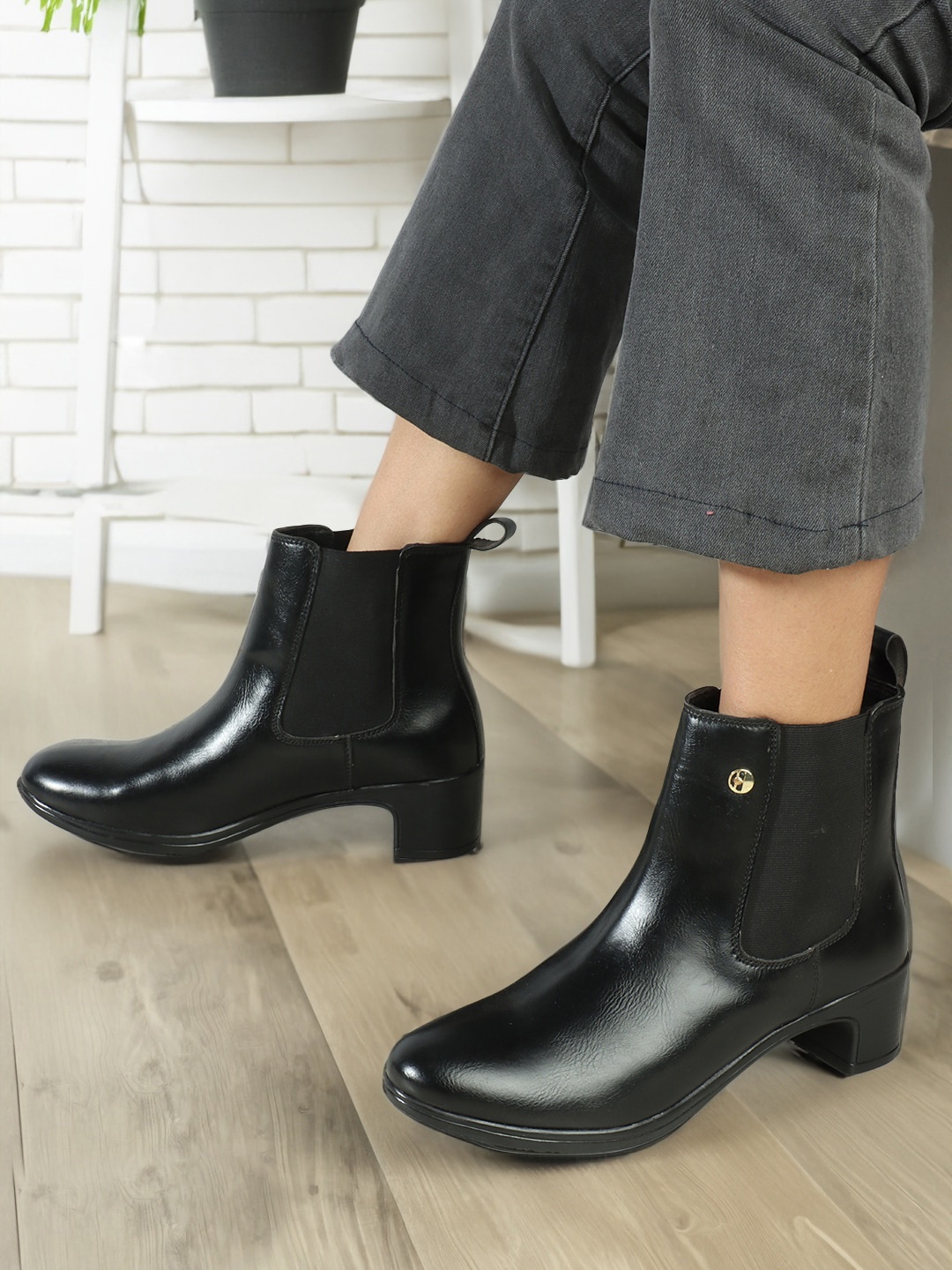

ELLE Women Block Heeled Leather Mid-Top Chelsea Boots, Black