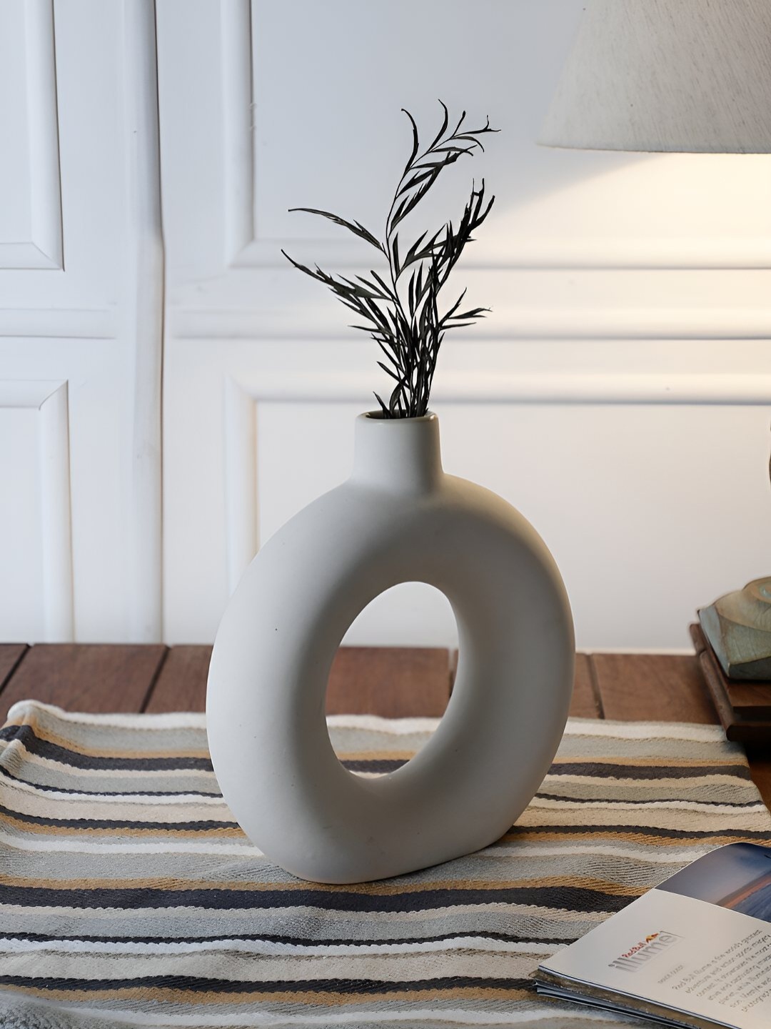 

The Decor Lane White Solid Round Polo Donut Shaped Ceramic Flower Vase