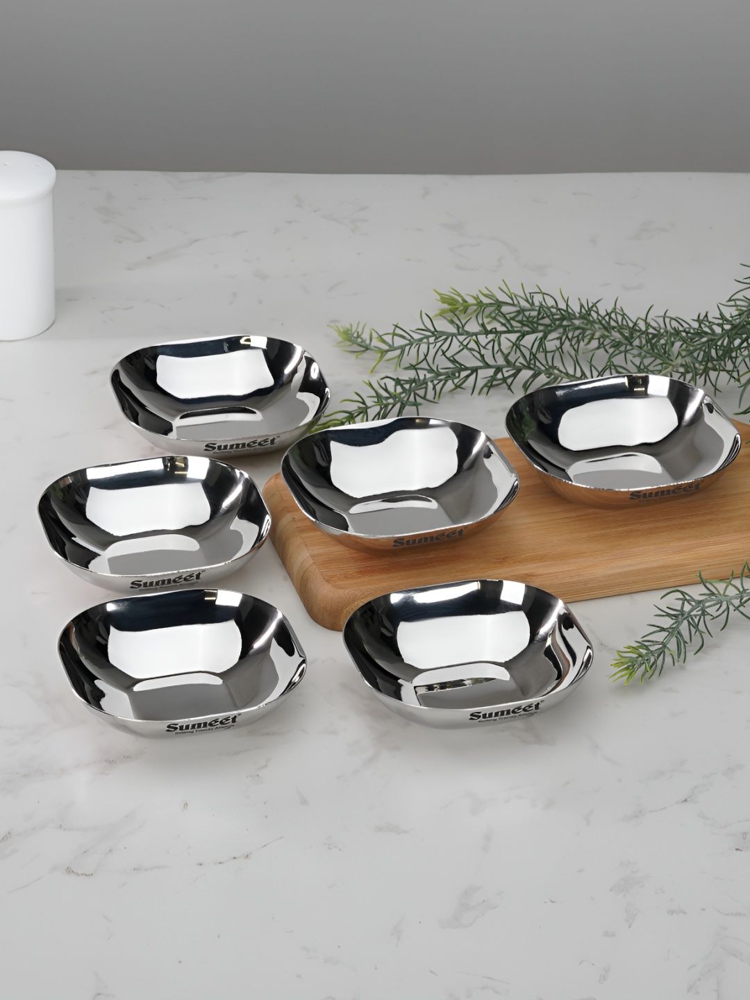 

Sumeet 6 Pieces Light Weight Stainless Steel Square Shape Glossy Plates, Silver