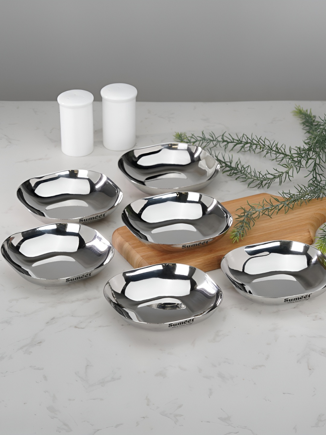 

Sumeet Silver-Toned 6 Pieces Solid Stainless Steel Glossy Plates 225 ml