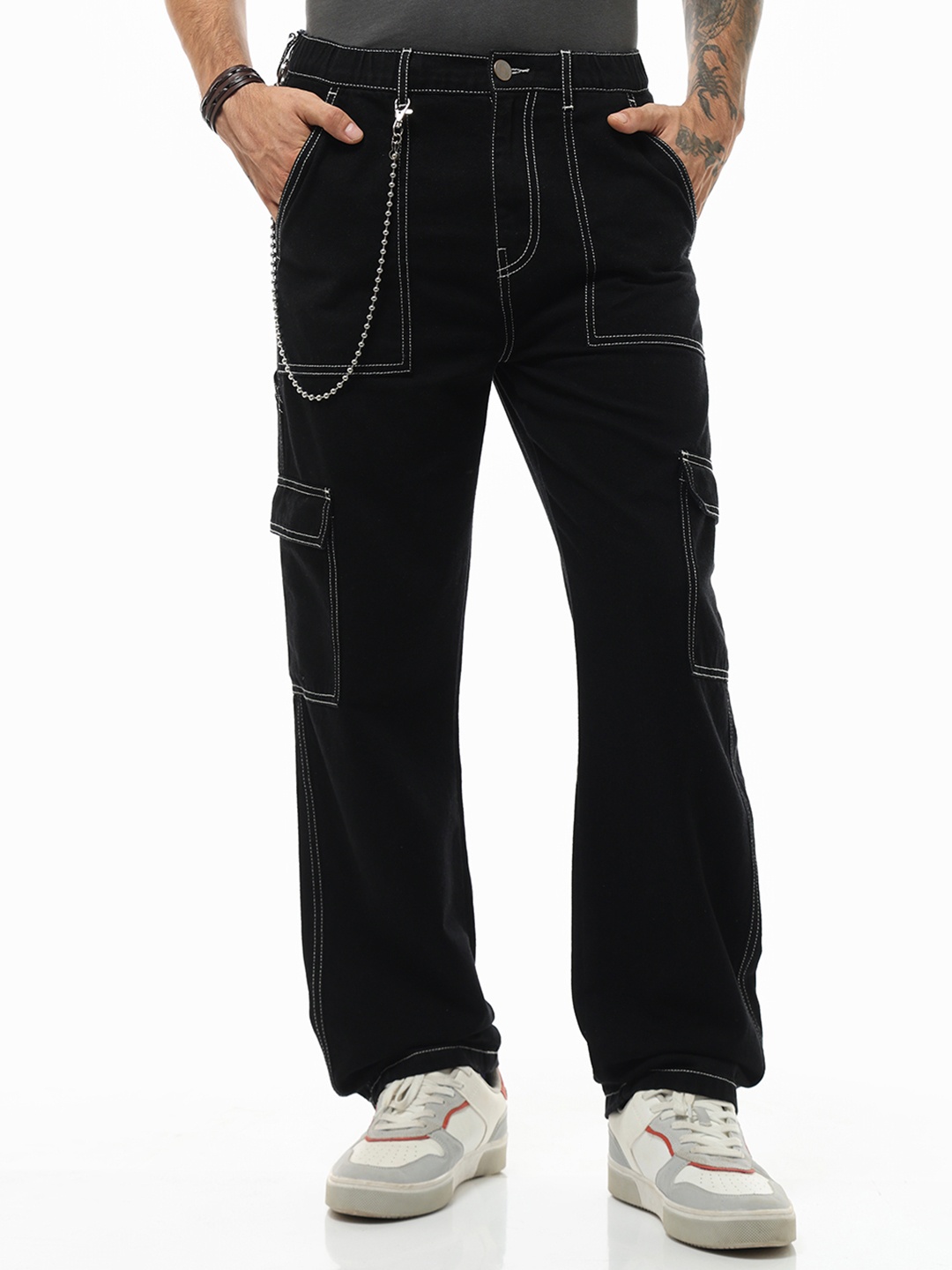 

Bewakoof Men Baggy Cargo Jeans, Black