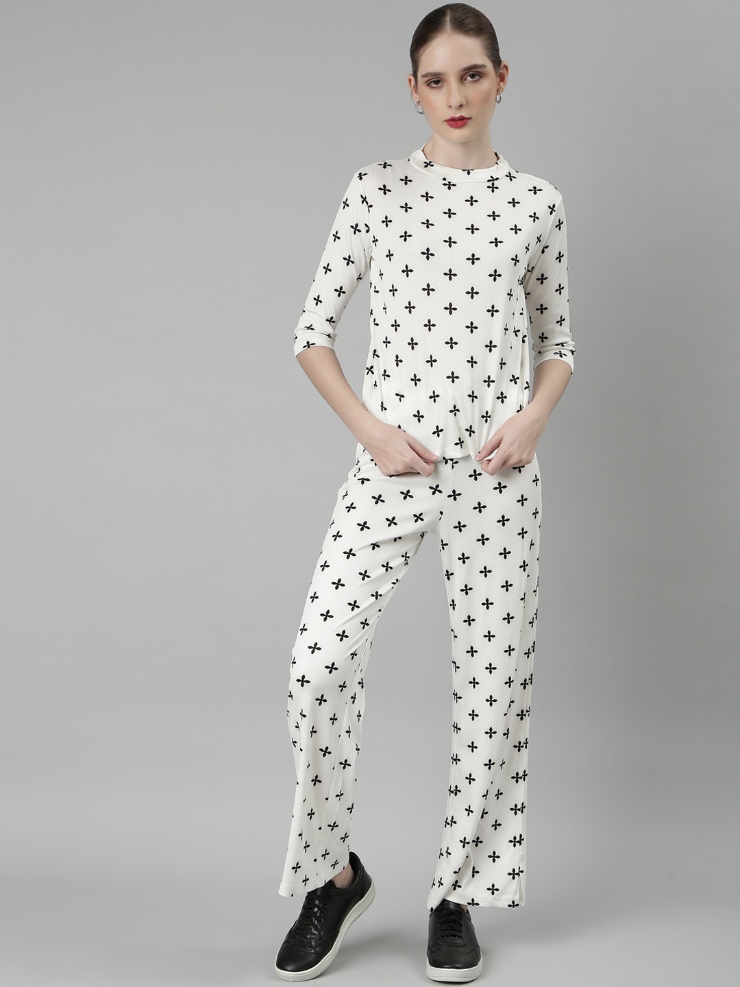 

SHOWOFF Geometric Printed Round Neck Track Suit, White