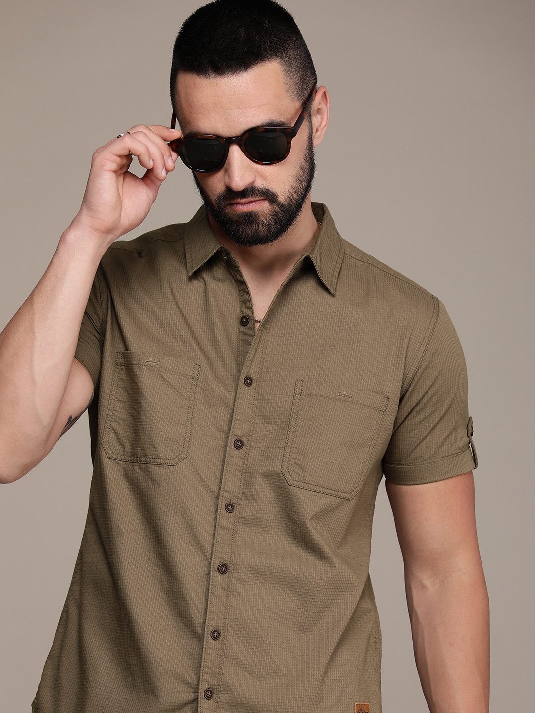 

Roadster Men Relaxed Textured Roll-Up Sleeves Pure Cotton Casual Shirt, Olive