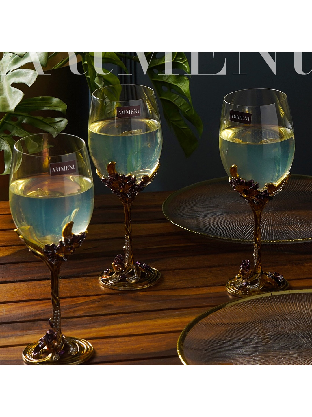 

THE ARTMENT Gold Toned & Transparent 2 Pieces Emeraldware Wine Glasses