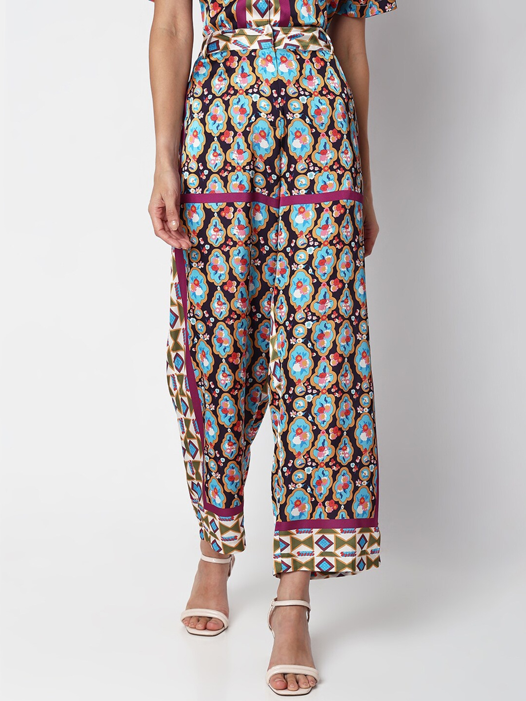 

Vero Moda Women Floral Printed High-Rise Plain Regular Trousers, Purple