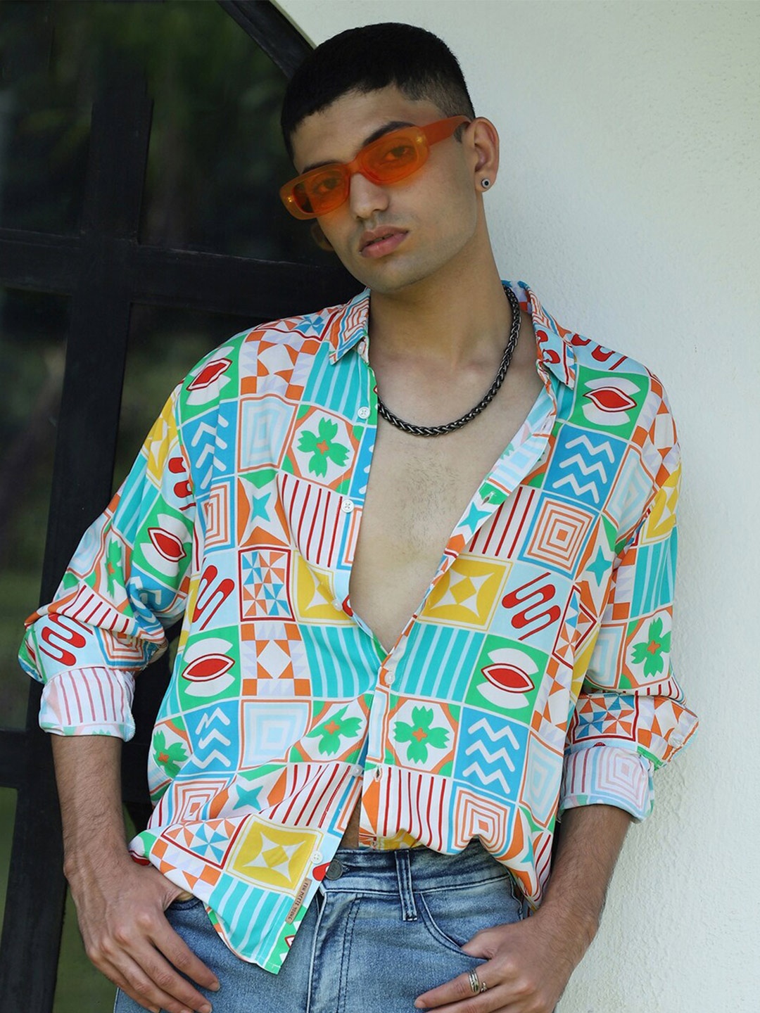 

Campus Sutra Blue & White Classic Geometric Printed Casual Shirt