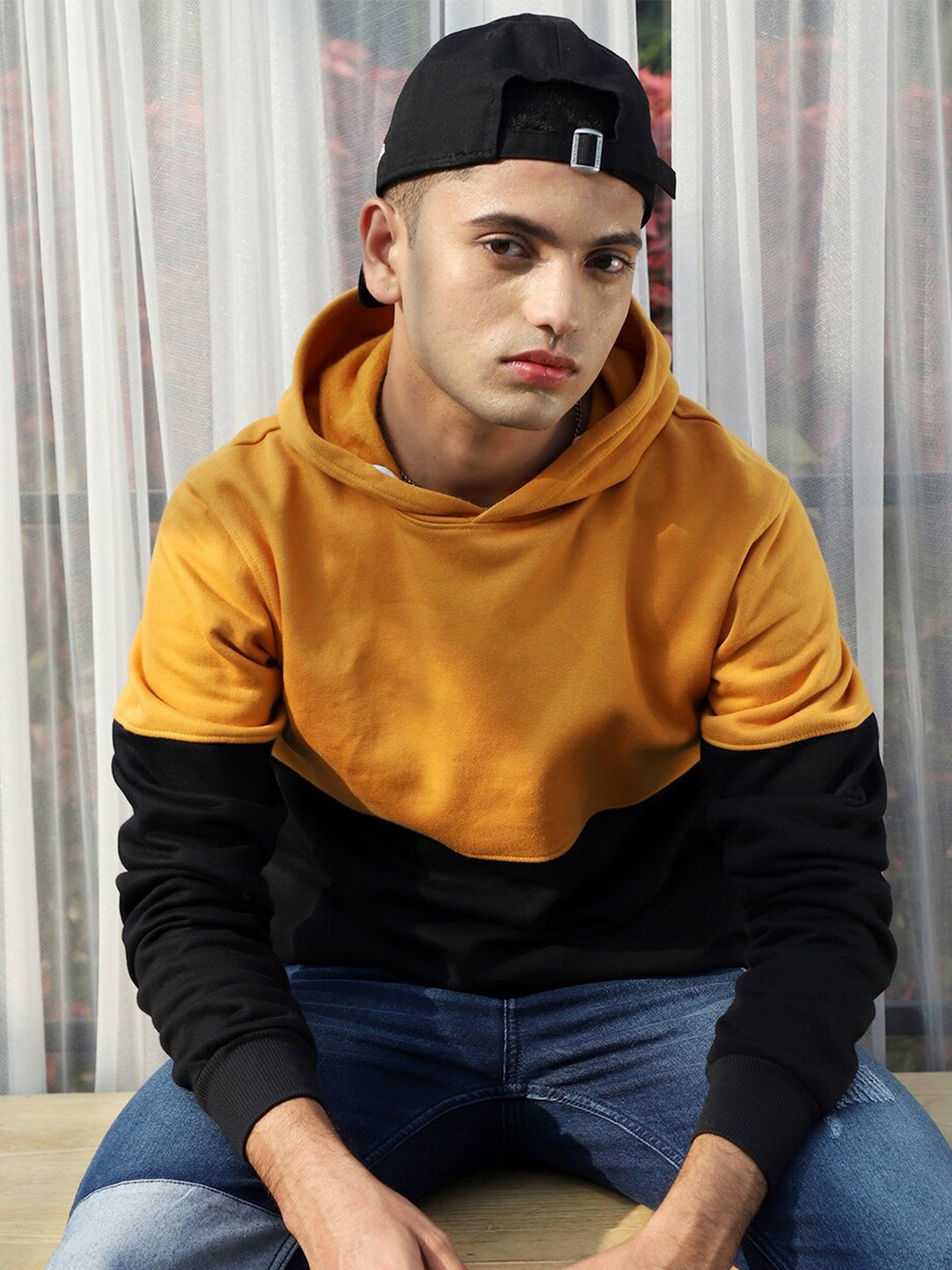 

Campus Sutra Colourblocked Hooded Cotton Sweatshirt, Black
