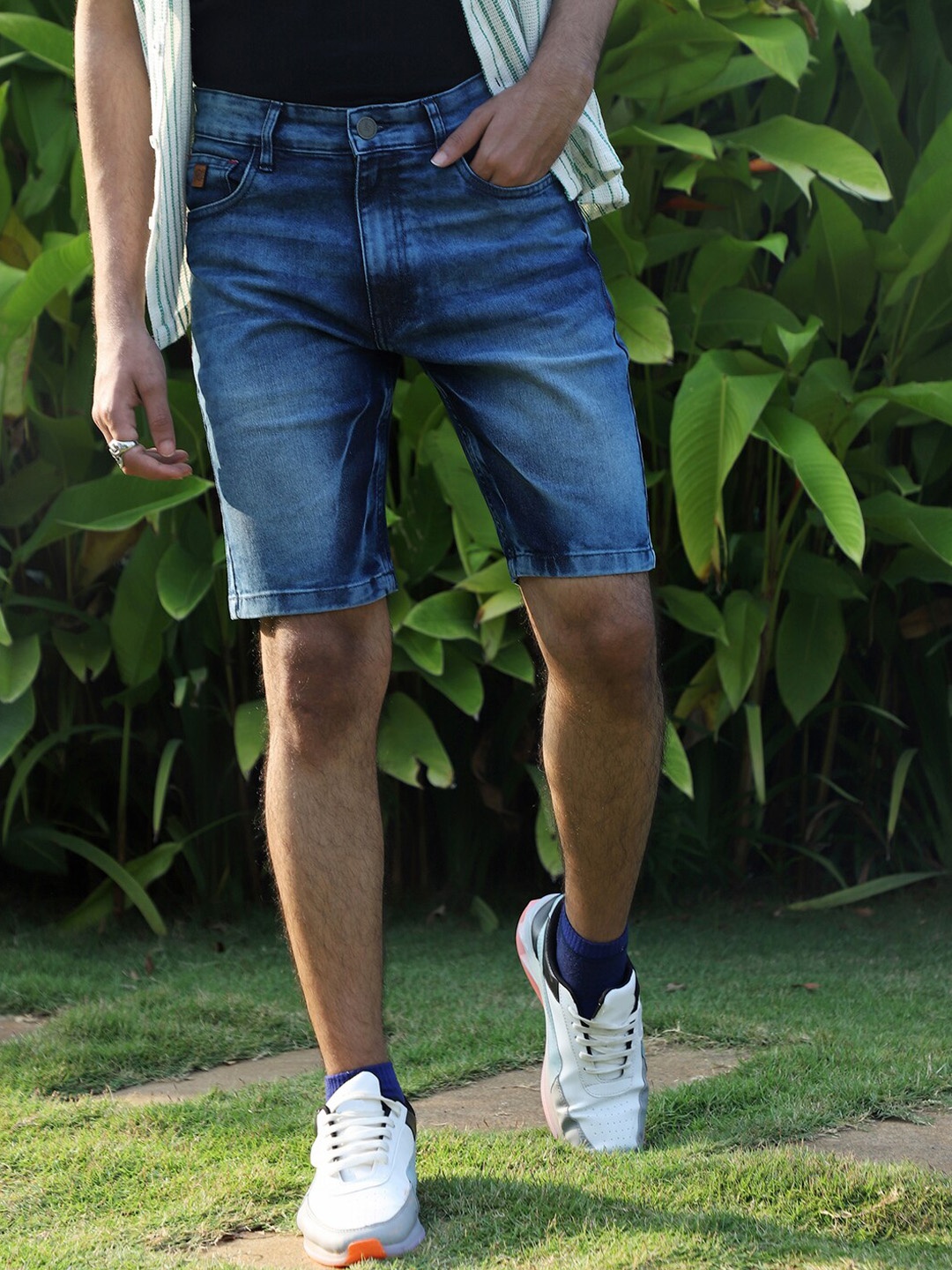 

Campus Sutra Men Mid-Rise Washed Cotton Denim Shorts, Blue