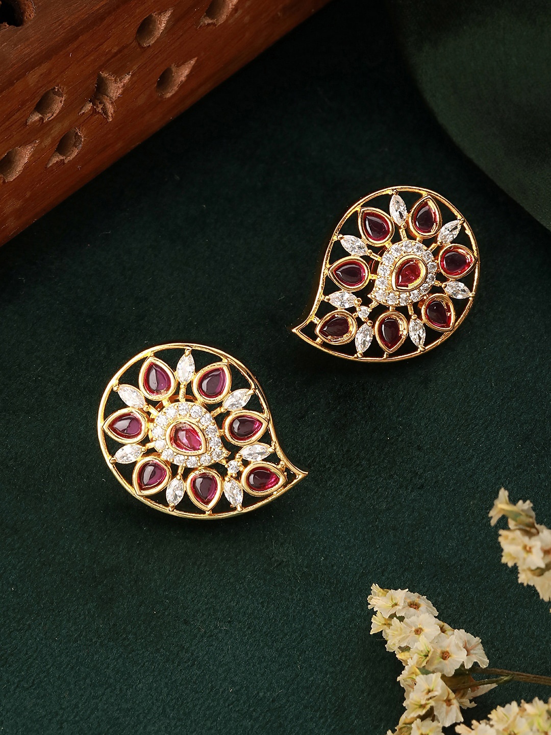 

Saraf RS Jewellery Gold-Plated Leaf Shaped Studs Earrings