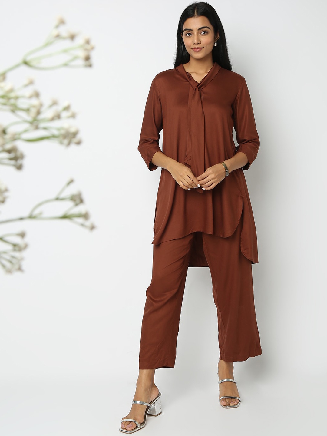 

Ethnicity Mandarin Collar High-Low Hem Kurta With Trousers, Brown