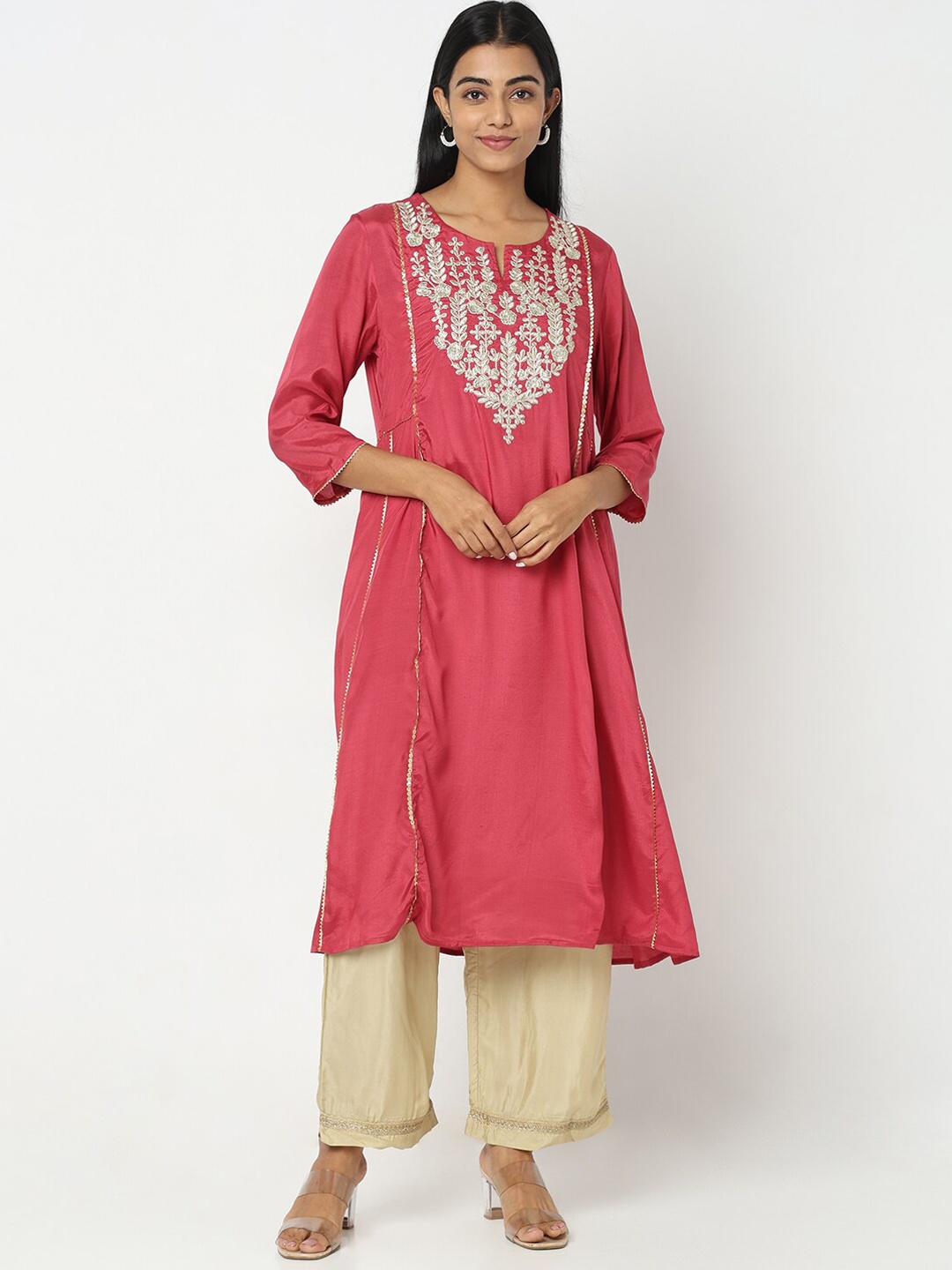 

Ethnicity Floral Yoke Design Thread Work Kurta, Pink