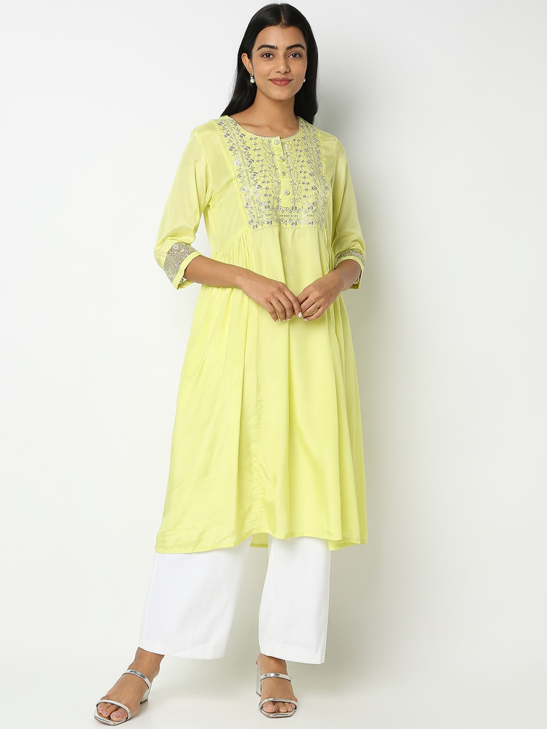 

Ethnicity Floral Yoke Design Three-Quarter Sleeve Thread Work A-Line Pleated Kurta, Green
