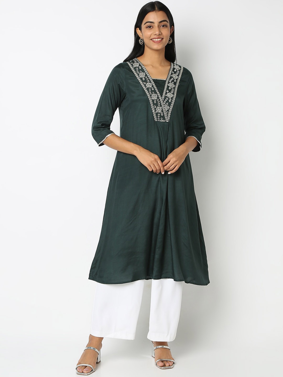 

Ethnicity Floral Embroidered Square Neck Kurta, Green