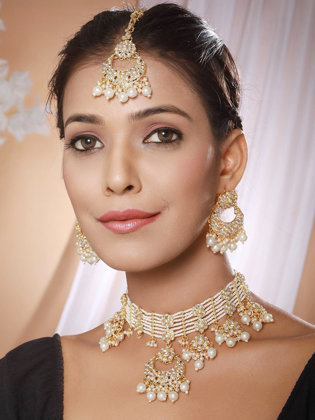 

Anouk Gold-Plated Kundan-Studded & Pearl Beaded Jewellery Set