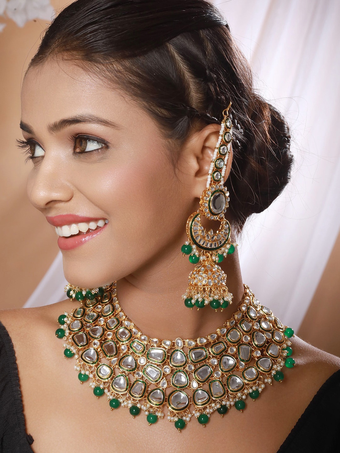 

Anouk Gold-Plated Kundan-Studded & Pearl Beaded Jewellery Set