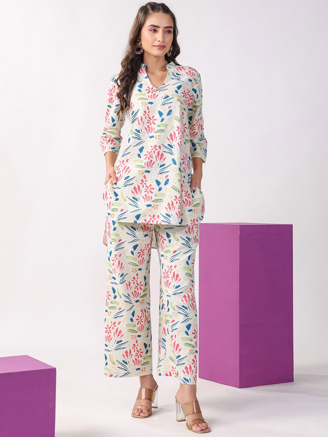 

JISORA White Floral Printed Mandarin Collar Cotton Kurti & Trousers
