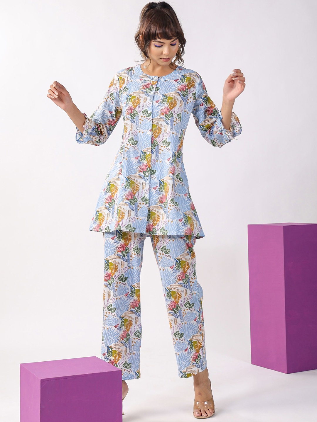 

JISORA Blue Floral Printed Three-Quarter Sleeve A-Line Pure Cotton Kurti With Trouser