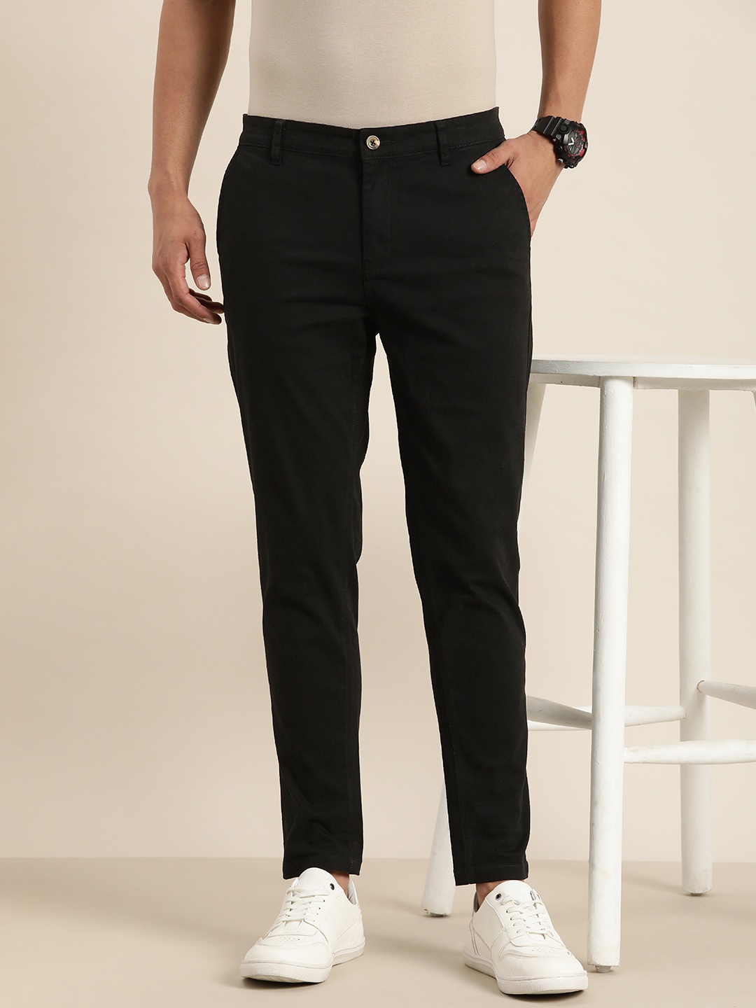 

Difference of Opinion Men Solid Ankle-Length Chinos Trousers, Black