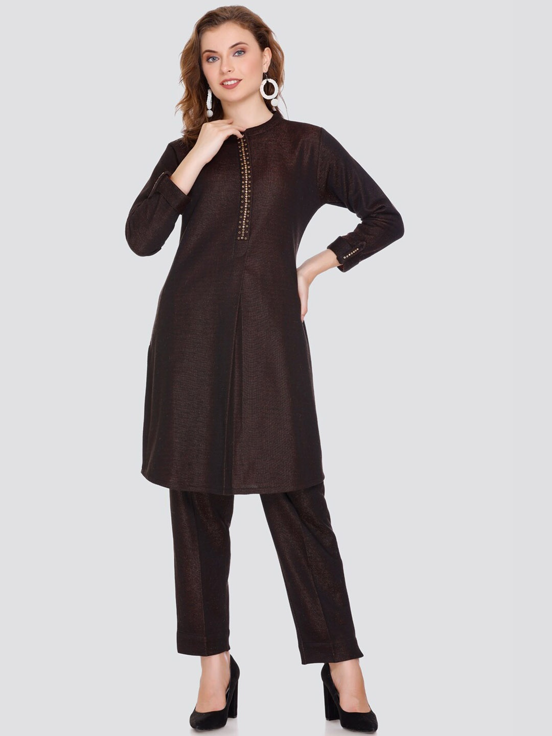 

Elthia Mandarin Collar Beads and Stones Kurta With Trousers, Black