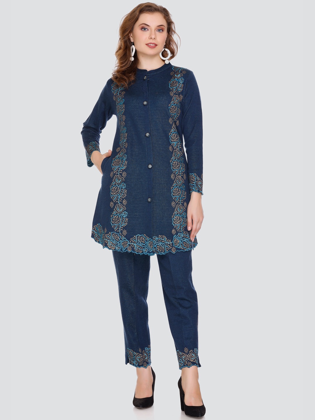 

Elthia Floral Embroidered Mandarin Collar Kurta with Trousers, Navy blue