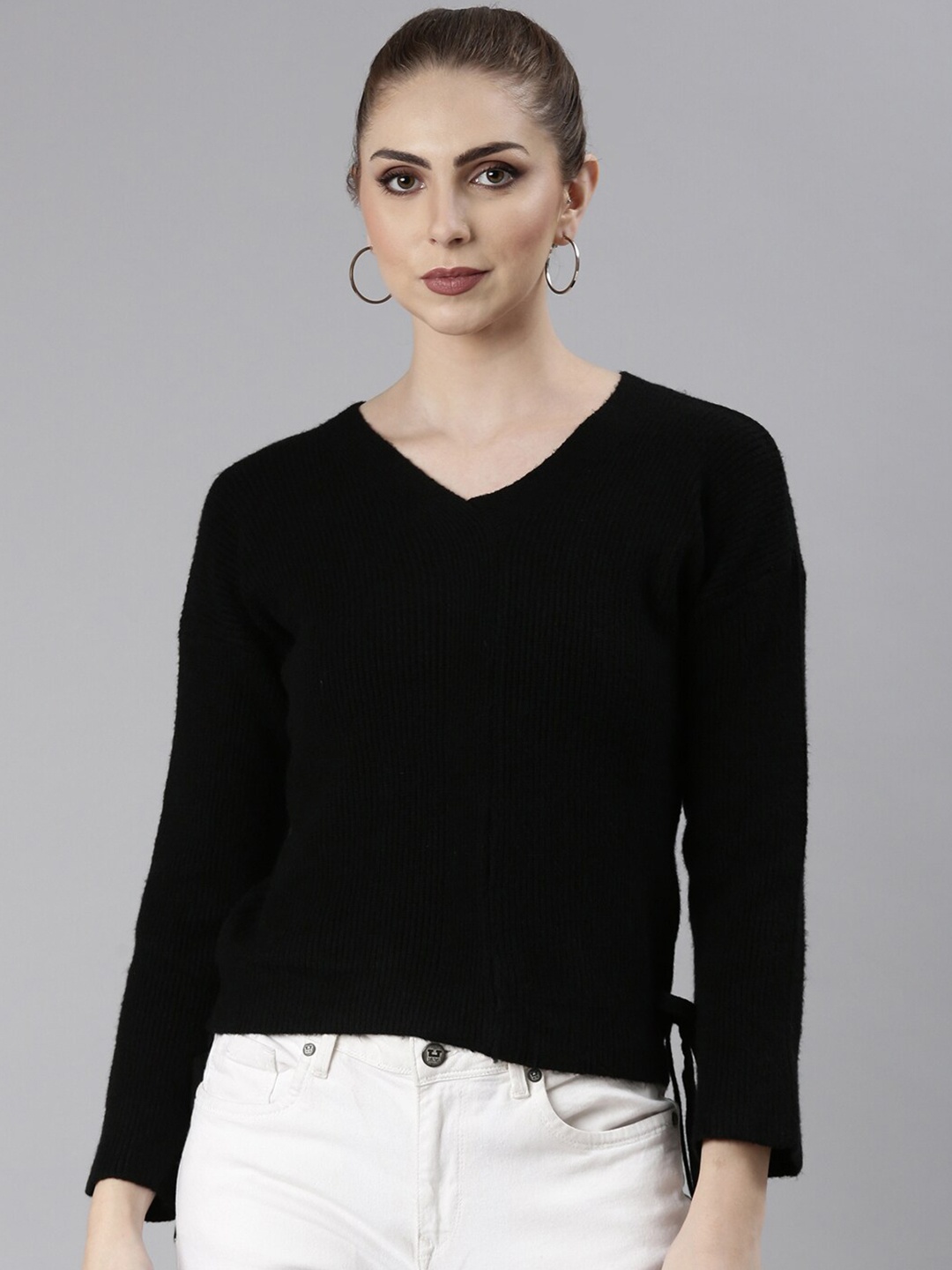 

SHOWOFF V-Neck Long Sleeved Acrylic Top, Black