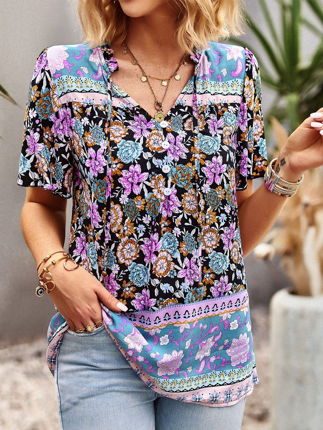 

StyleCast Black Floral Printed Tie-Up Neck Short Sleeves Top