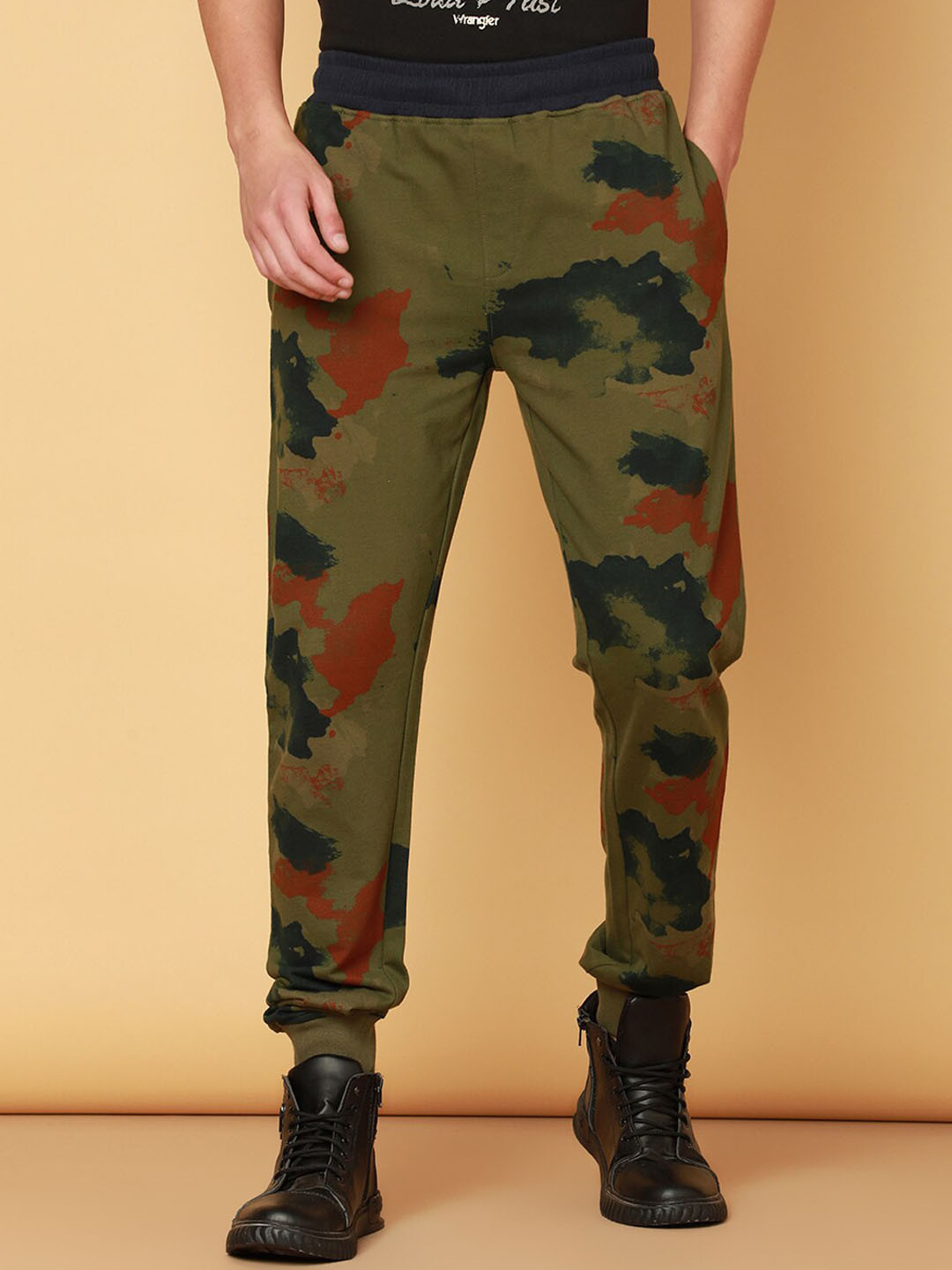 

Wrangler Men Abstract Printed Joggers, Olive