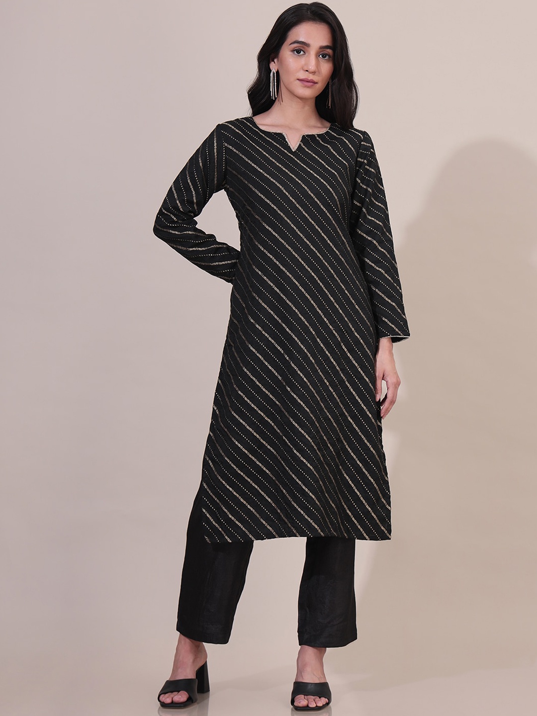 

Saaki Striped Kurta & Trouser, Black