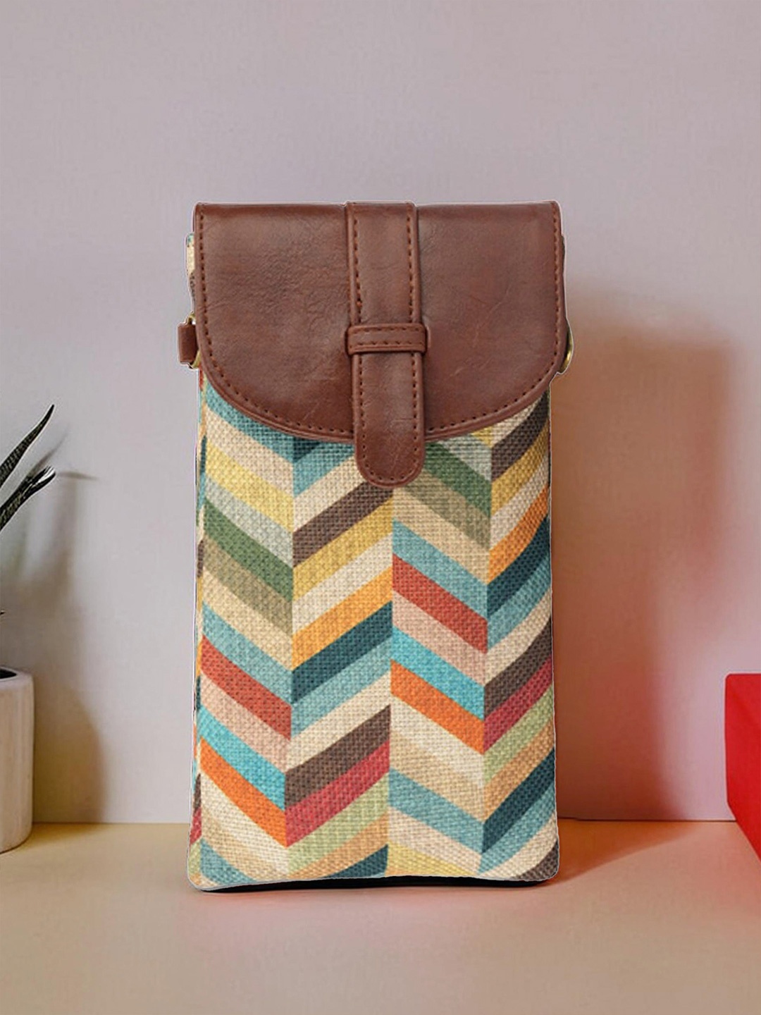 

THE CLOWNFISH Flexiflare Geometric Printed Mobile Pouch, Beige