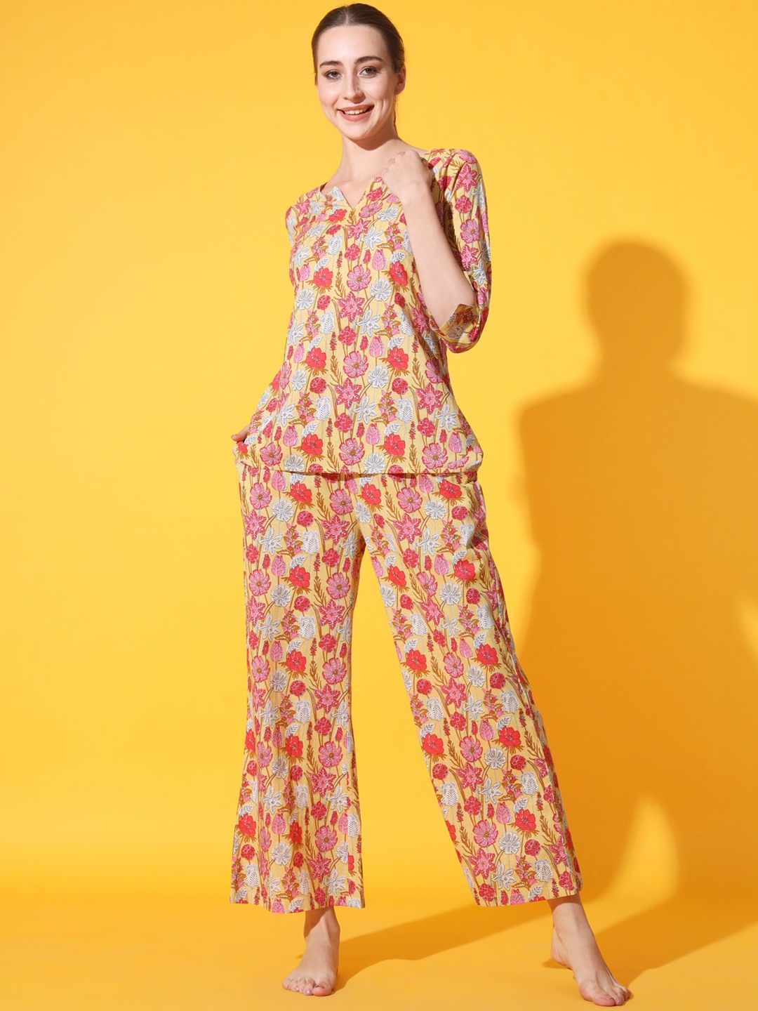 

ETC Floral Printed Notched Neck Pure Cotton Night Suit, Yellow