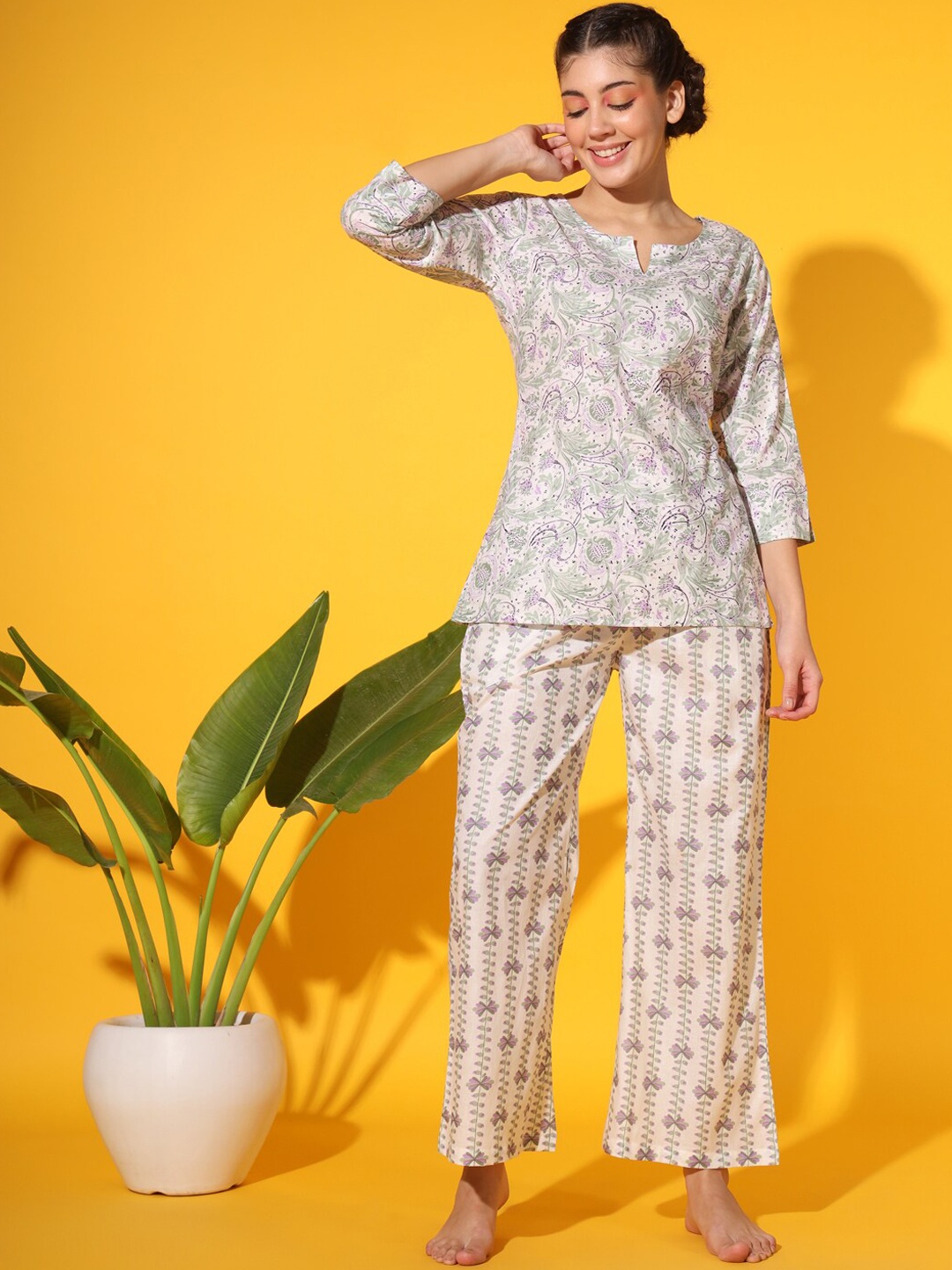 

ETC Floral Printed Notched Neck Pure Cotton Night Suit, White